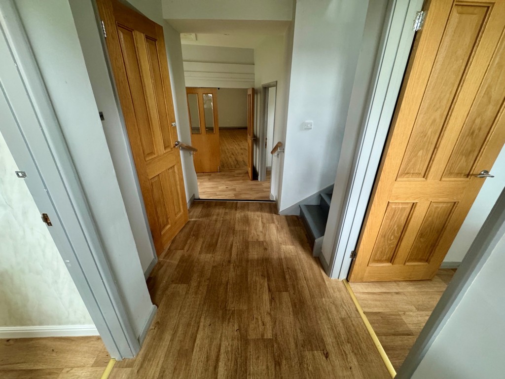 Lot: 98 - ATTRACTIVE CHURCH WITH POTENTIAL - Entrance hall